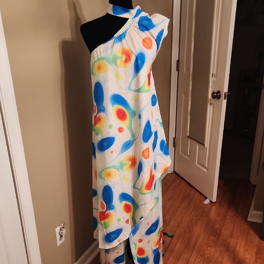 Abstract Pattern One-Shoulder Pant Set - Picture 2 of 3